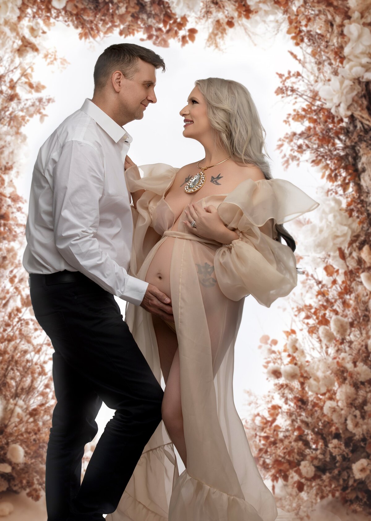 Phoenix maternity pictures with flowers