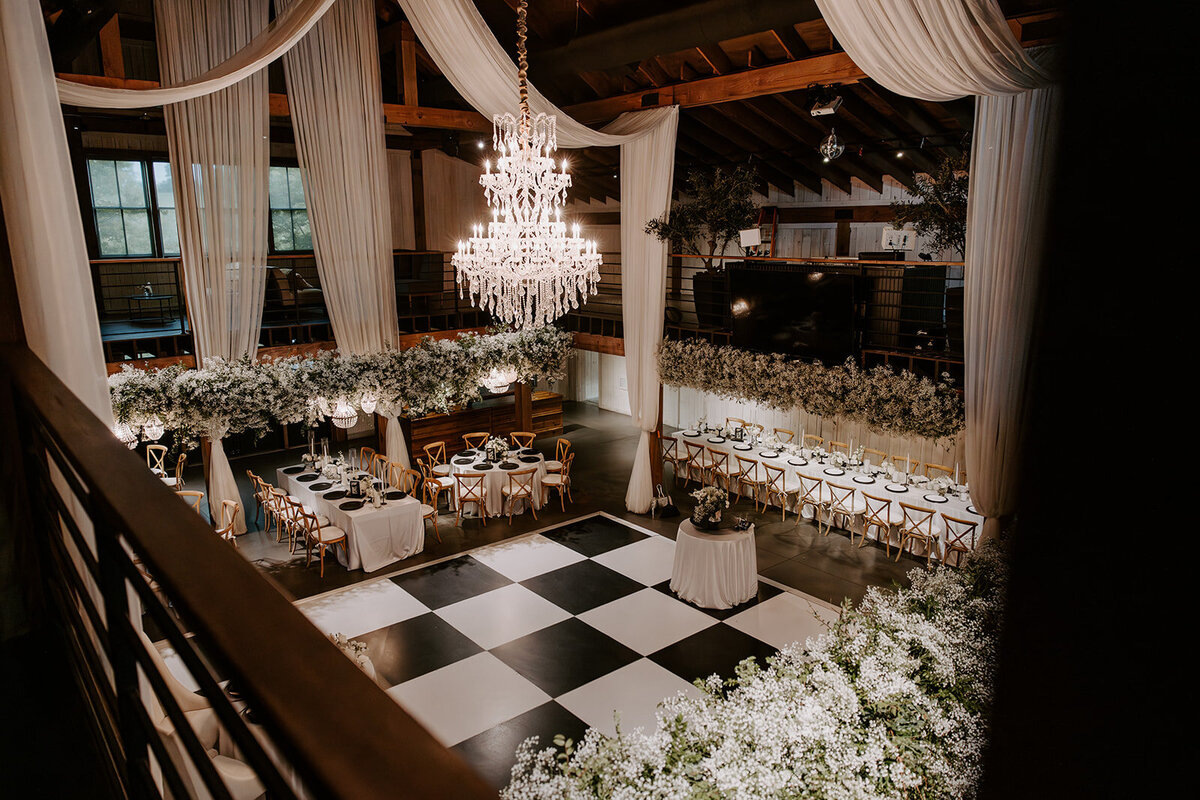 white-wedding-florals-00040