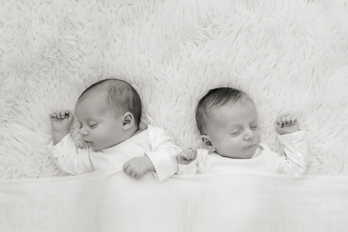 Wouk46-baby-twins-photos-home-st-louis-photographer