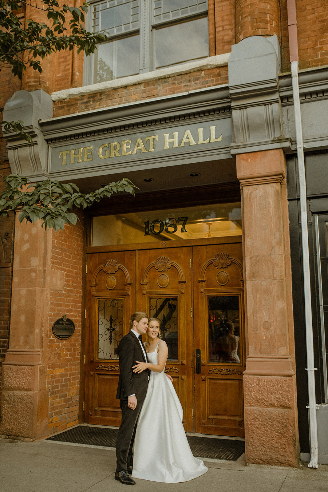 toronto-downtown-spadina-museum-the-great-hall-wedding-couples-session-summer-torontovibes-romantic-whimsical-artsty-indie-movie-644