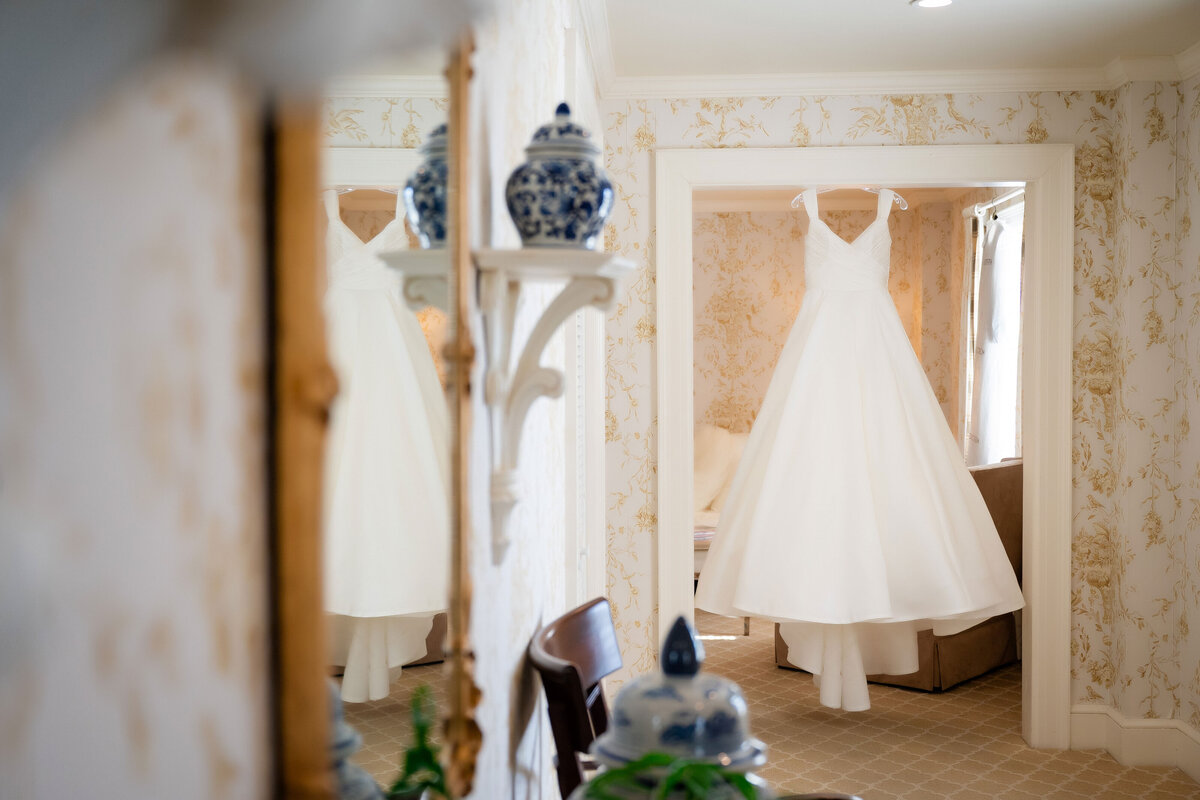 wedding dress photographed at pittsburgh golf club by recommended photographer leeann marie