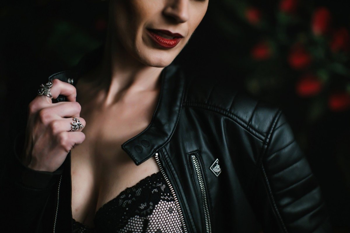 LINDSAYHITE-BS19004