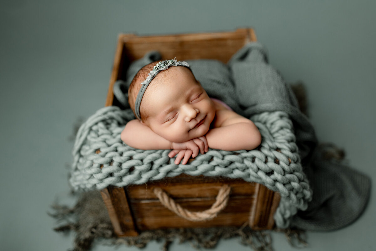 NWA newborn photographer, newborn portraits NW Arkansas newborn photographer near me, professional newborn photos
