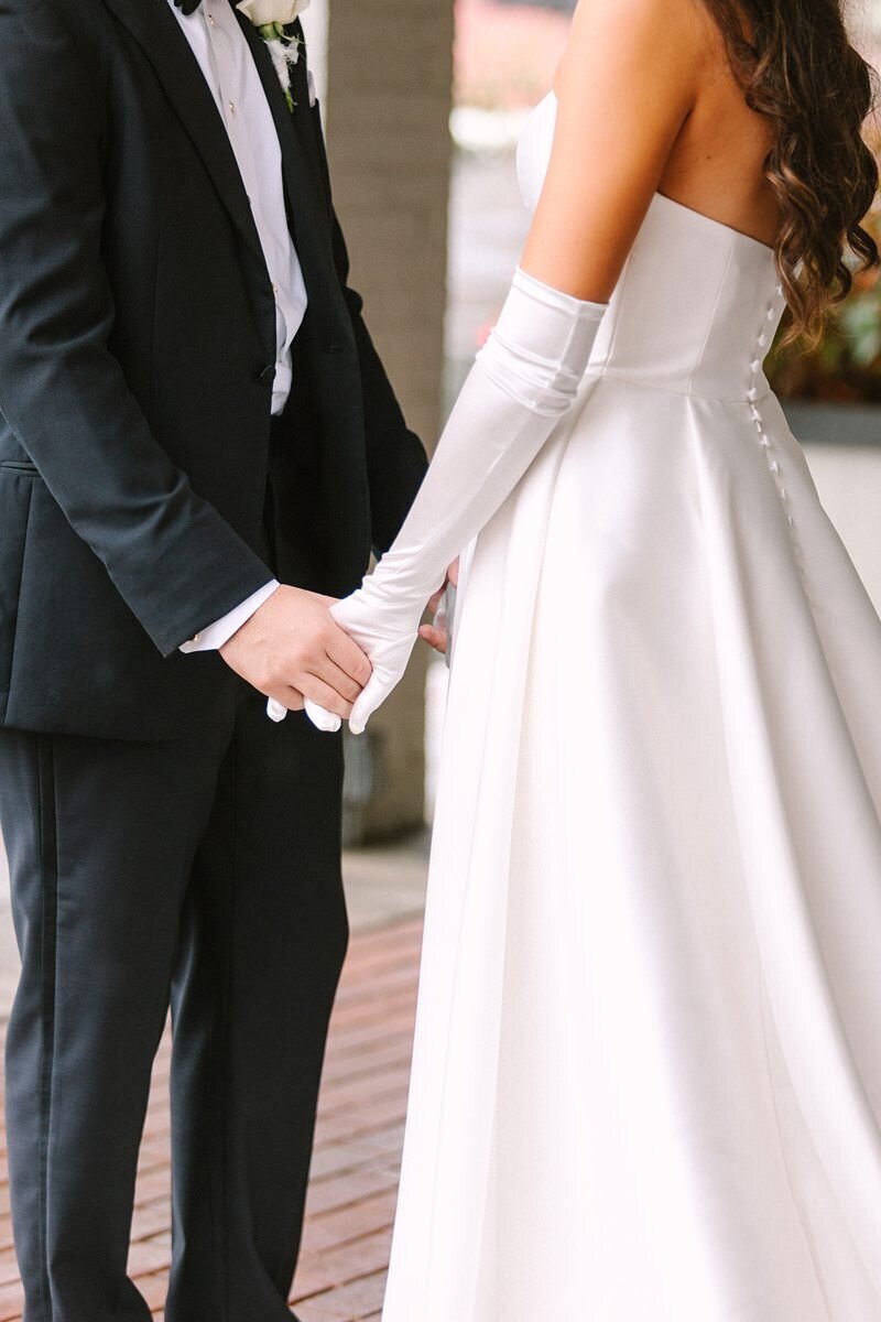 evansville-country-club-wedding-first-look-moment13