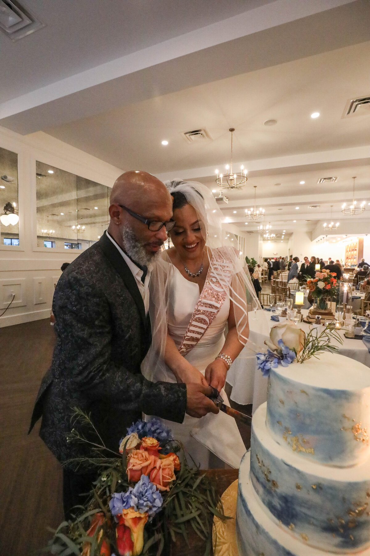 Groom_Bride_Cake_Cutting