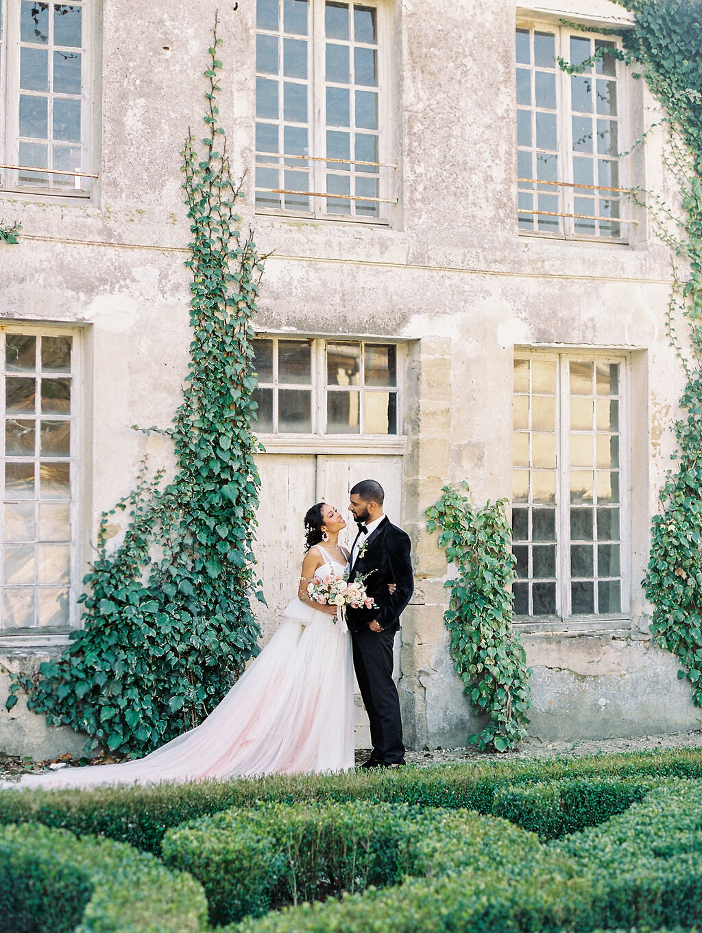 French chateau fairytale wedding in blush with a marchesa ombre bridal gown - Veronique Lorre luxury florist - Katie Trauffer Photography11