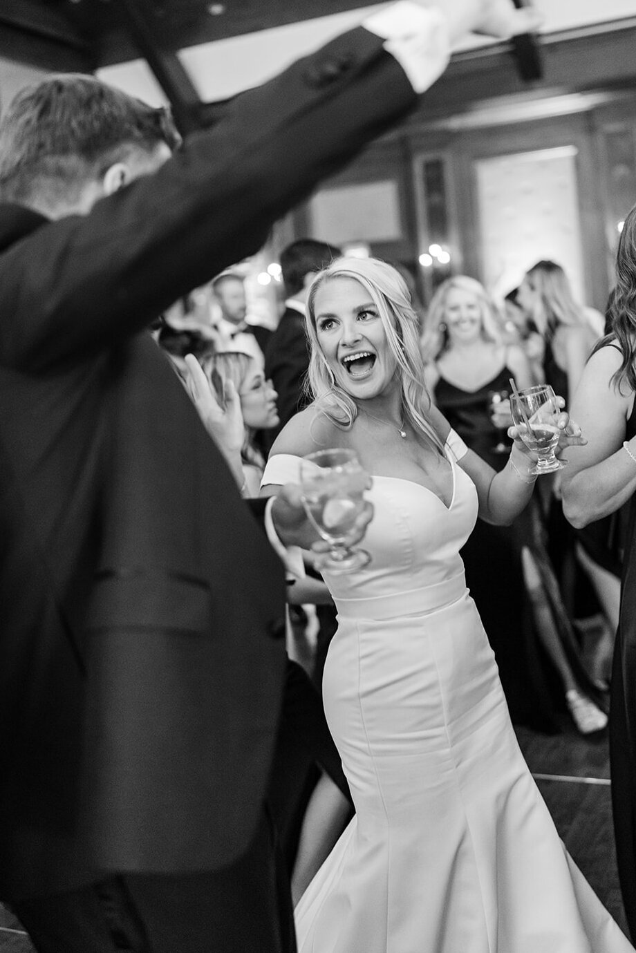stein-eriksen-lodge-july-summer-park-city-mountain-wedding-pepper-nix-2212-2185bw