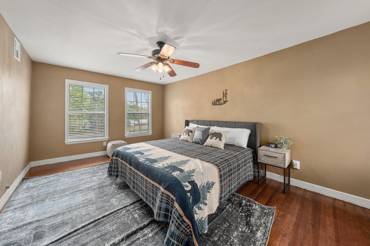 Large bedroom with comfortable bedding in this five-bedroom, 4-bathroom pet-friendly vacation rental house for 12 guests with free wifi, free parking, hot tub, mother-in-law suite, King beds and updated kitchen in downtown Waco, TX.