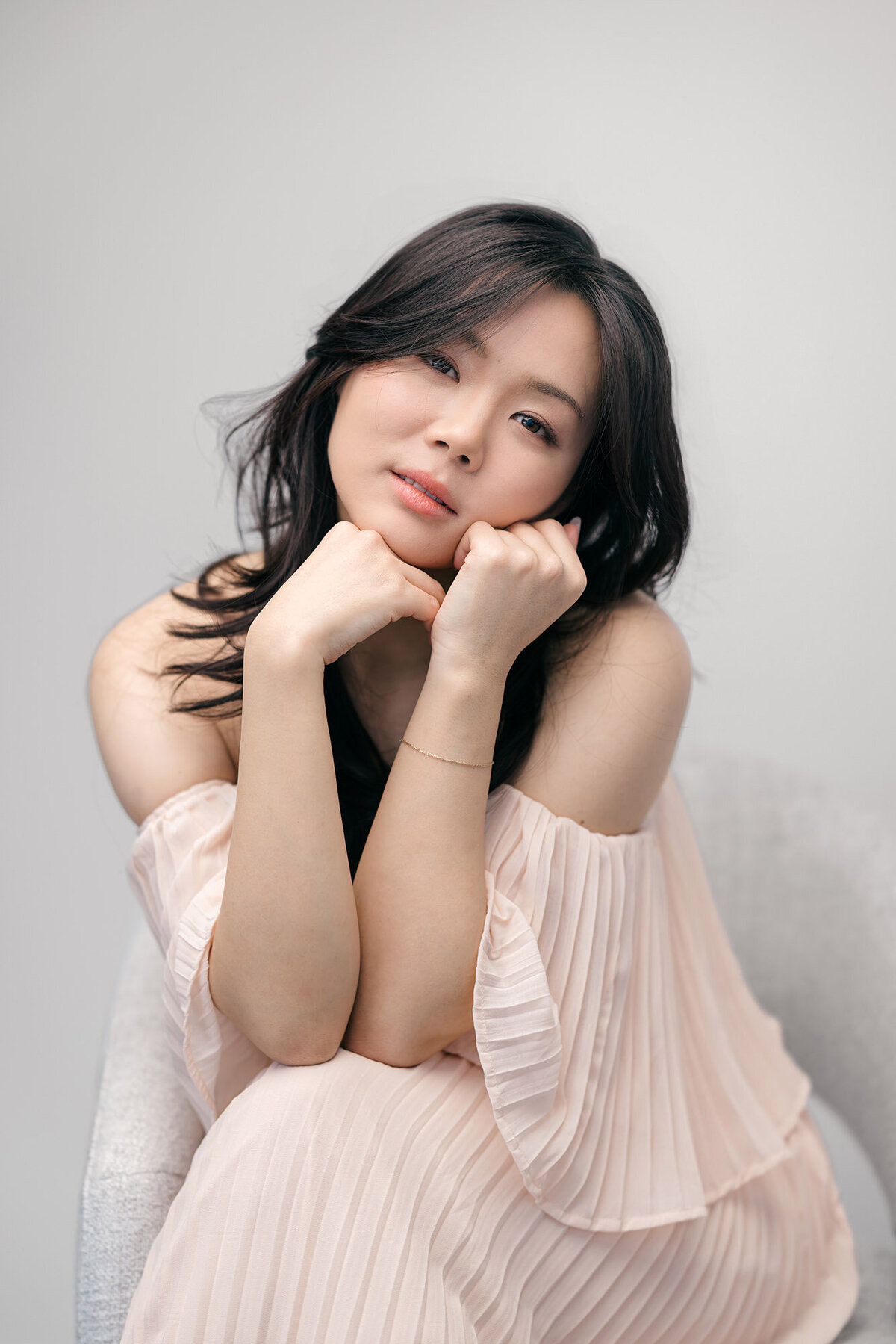 michelle-editorial-portrait-woman-dress-gentle-pose