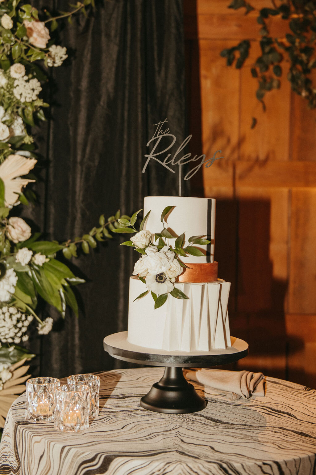 28 - Mision Lago Estate Wedding Cake - Tampa Bay Wedding Planner