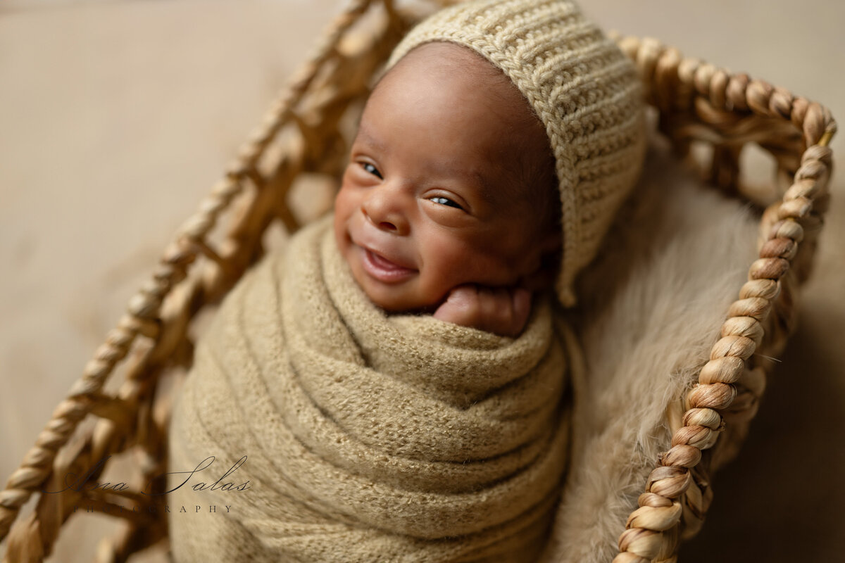 Newborn-Photographer-Edmonton-10