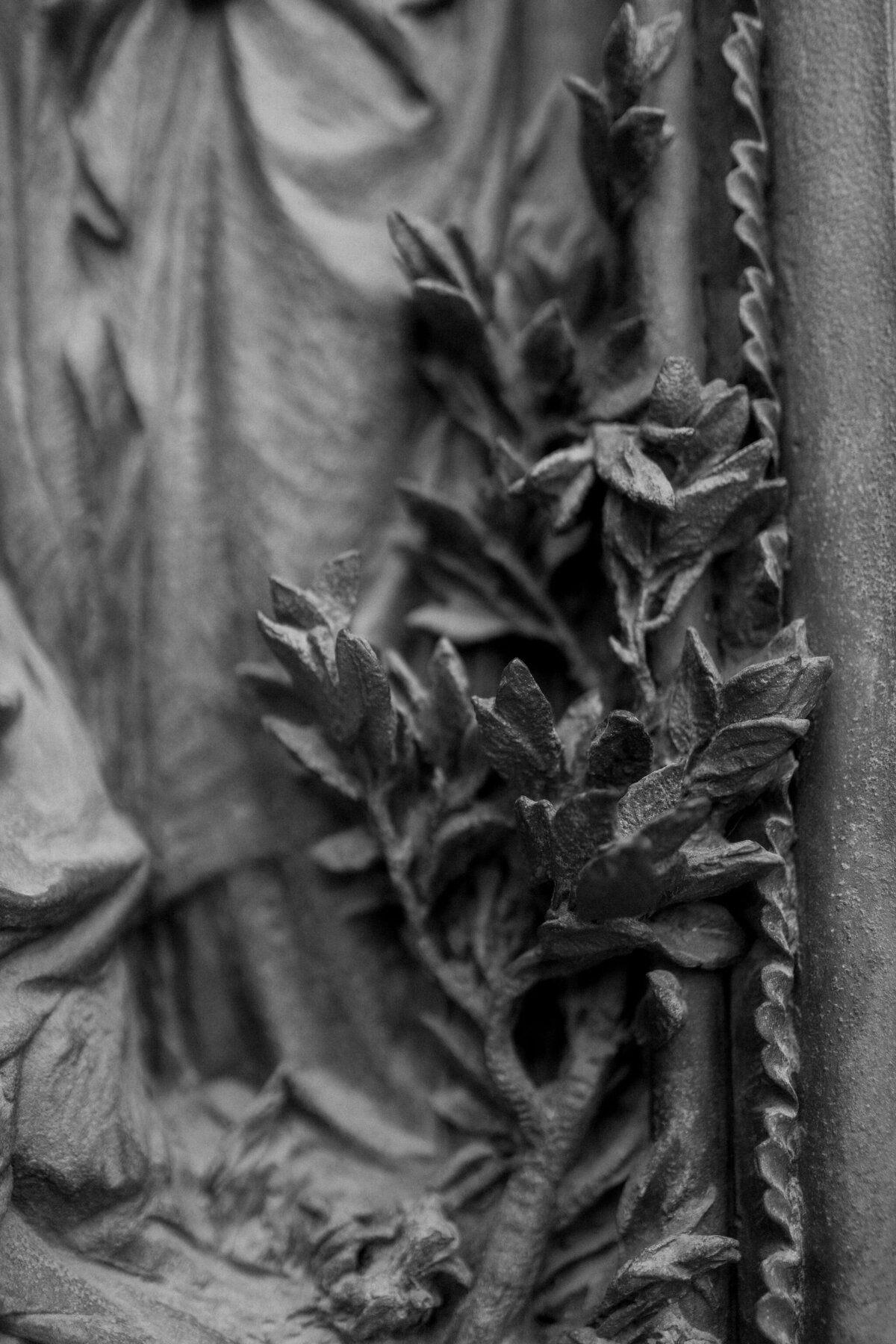 078-Milan-Duomo-Inspiration-Love-Story Elopement-Cinematic-Romance-Destination-Wedding-Editorial-Luxury-Fine-Art-Lisa-Vigliotta-Photography