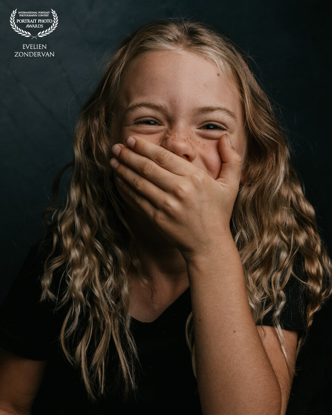 custom_logo_EVELIEN_ZONDERVAN-netherlands-qSBnD7-114collection-portraitphotoawards