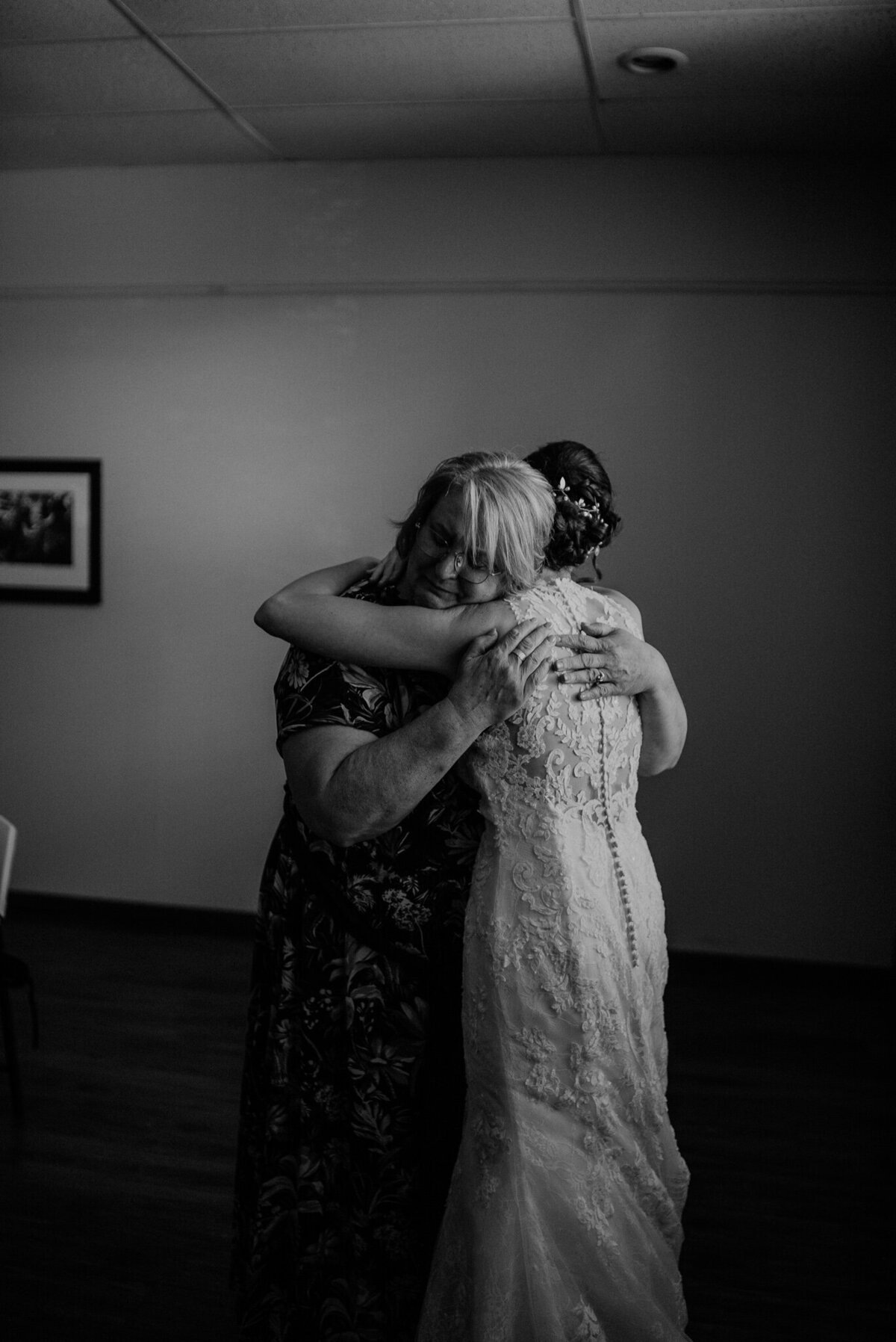 emotional-iowa-city-wedding