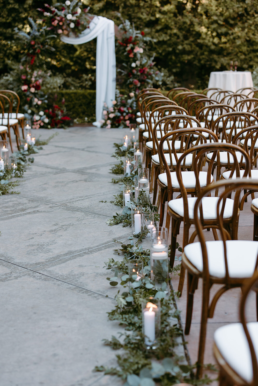 Simple Greenery Aisle