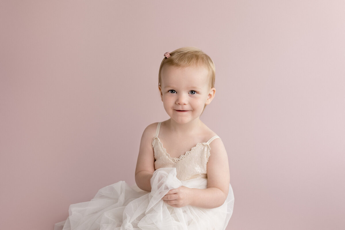 in-home-2-year-old-milestone-photography-session-Taylorsville-KY-photographer-4