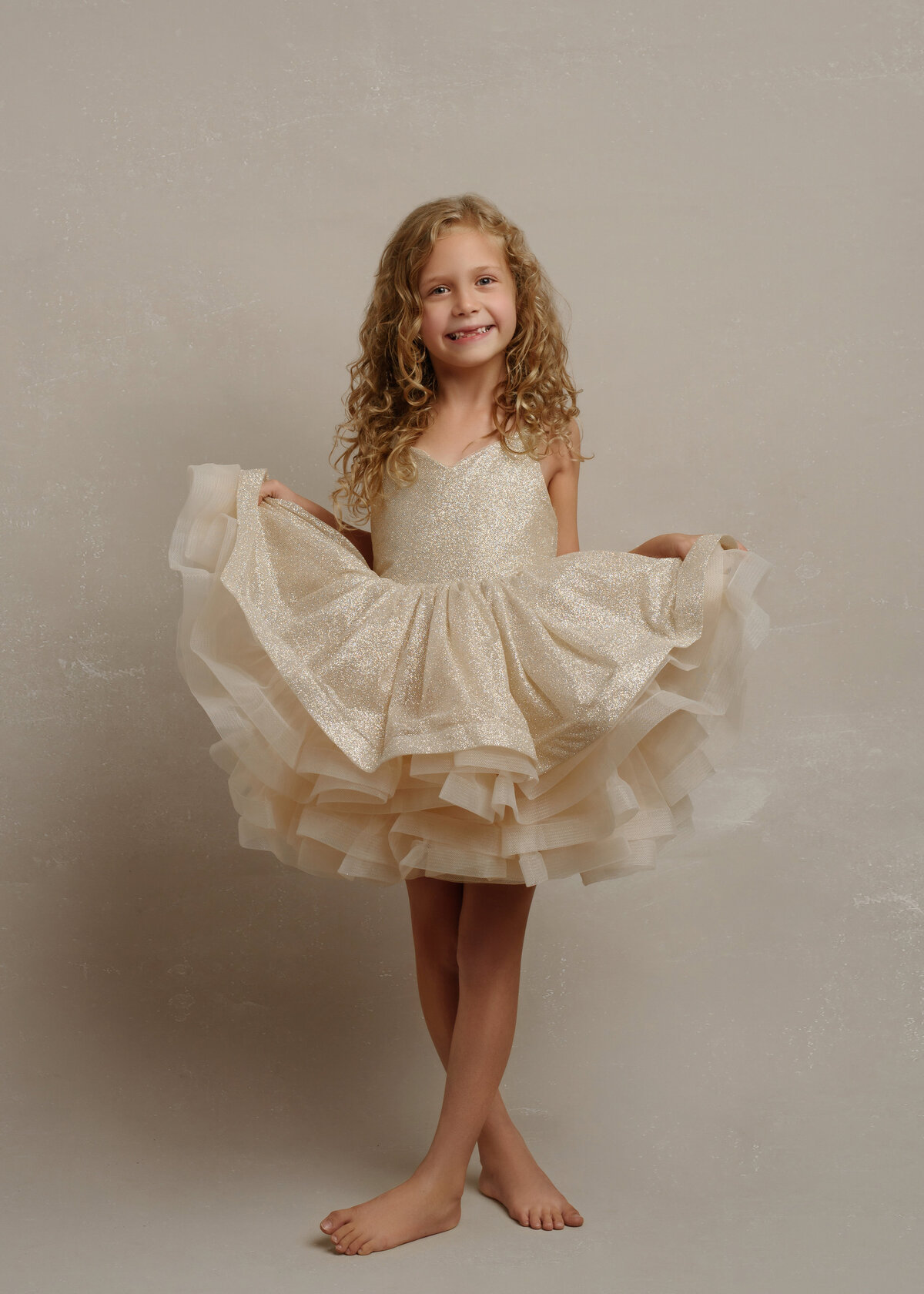 Sibling photo of little girl in tutu dress