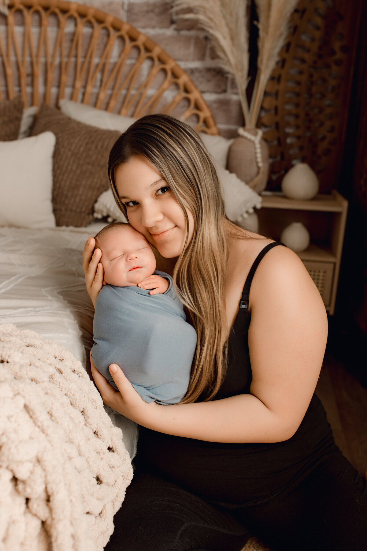 Farmington AR motherhood photography, newborn photoshoot Pleasant Grove AR