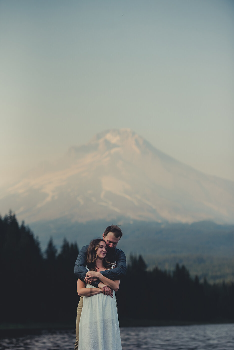 couple hugging with mountain