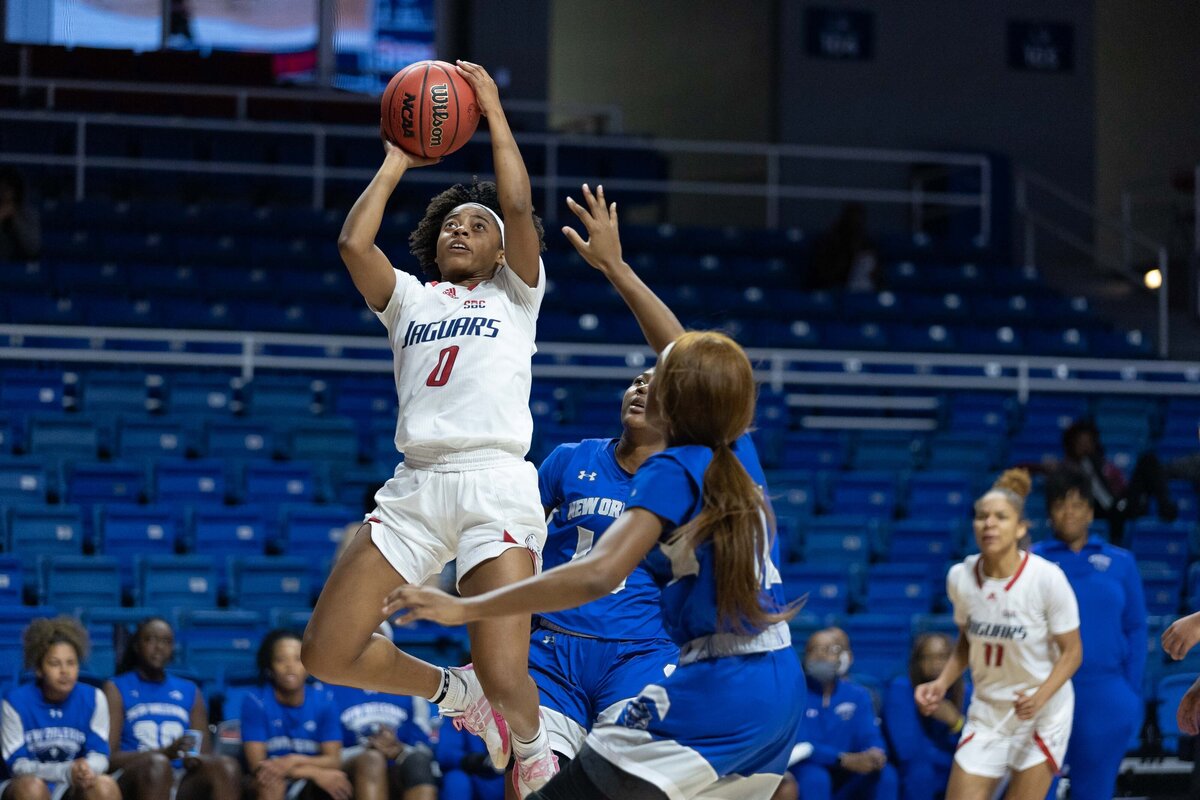 Tyrielle Williams shoots the basketball at The Mitchell senter in Mobile, Alabama.