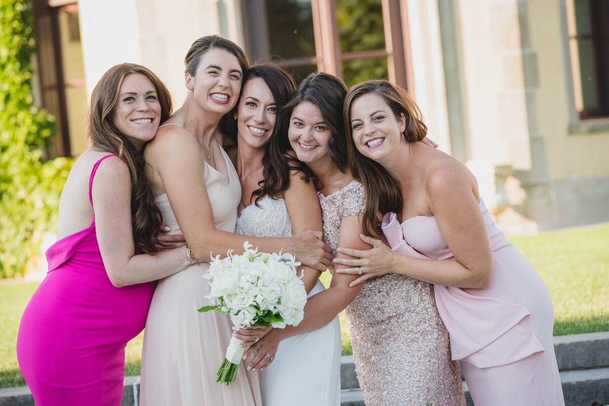 bride and bridesmaids at Oheka Castle