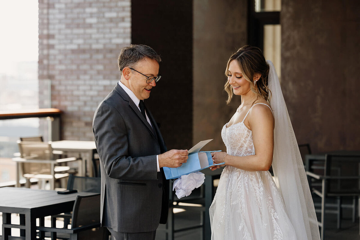 city-view-lofts-modern-downtown-chicago-wedding-014