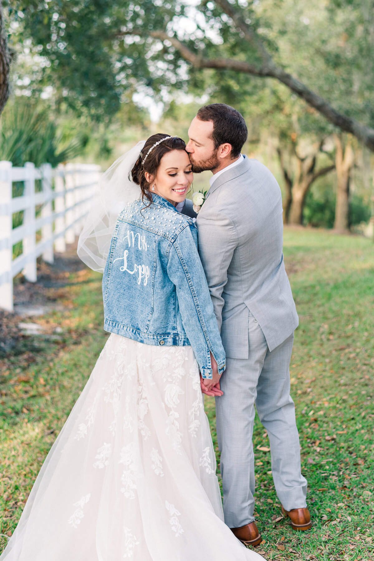 Tiffany & Garret Up the Creek Farms Wedding Bridal Portrait | Lisa Marshall Photography