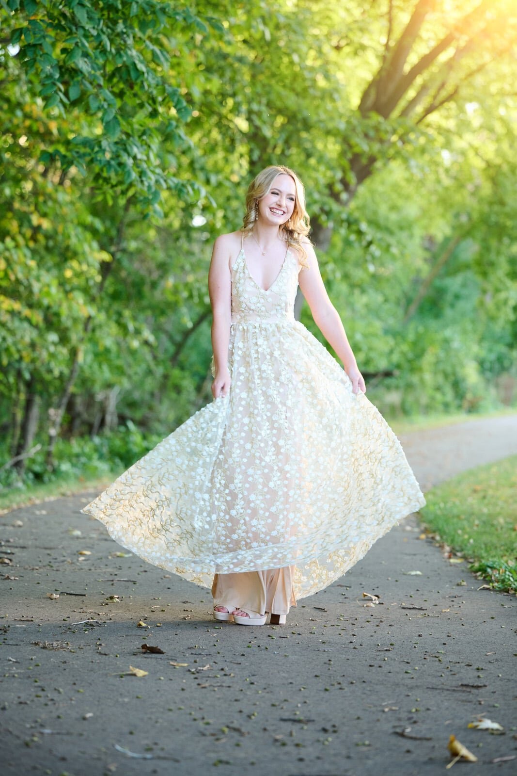 Elegant Outdoor Senior Picture Photographer in Minnesota Greenery-88