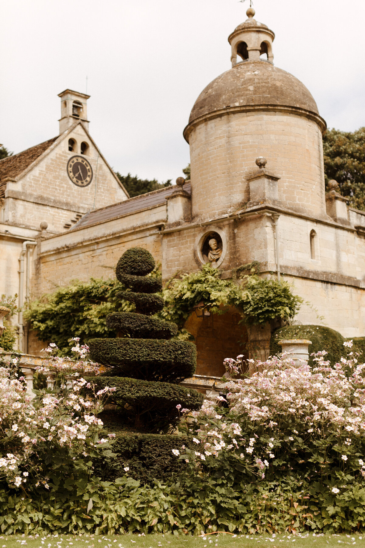 Attabara Studio UK Luxury Wedding Planner at Belcombe Court-Attabara Studio UK Luxury Wedding Planner at Belcombe Court-53-9678-NT