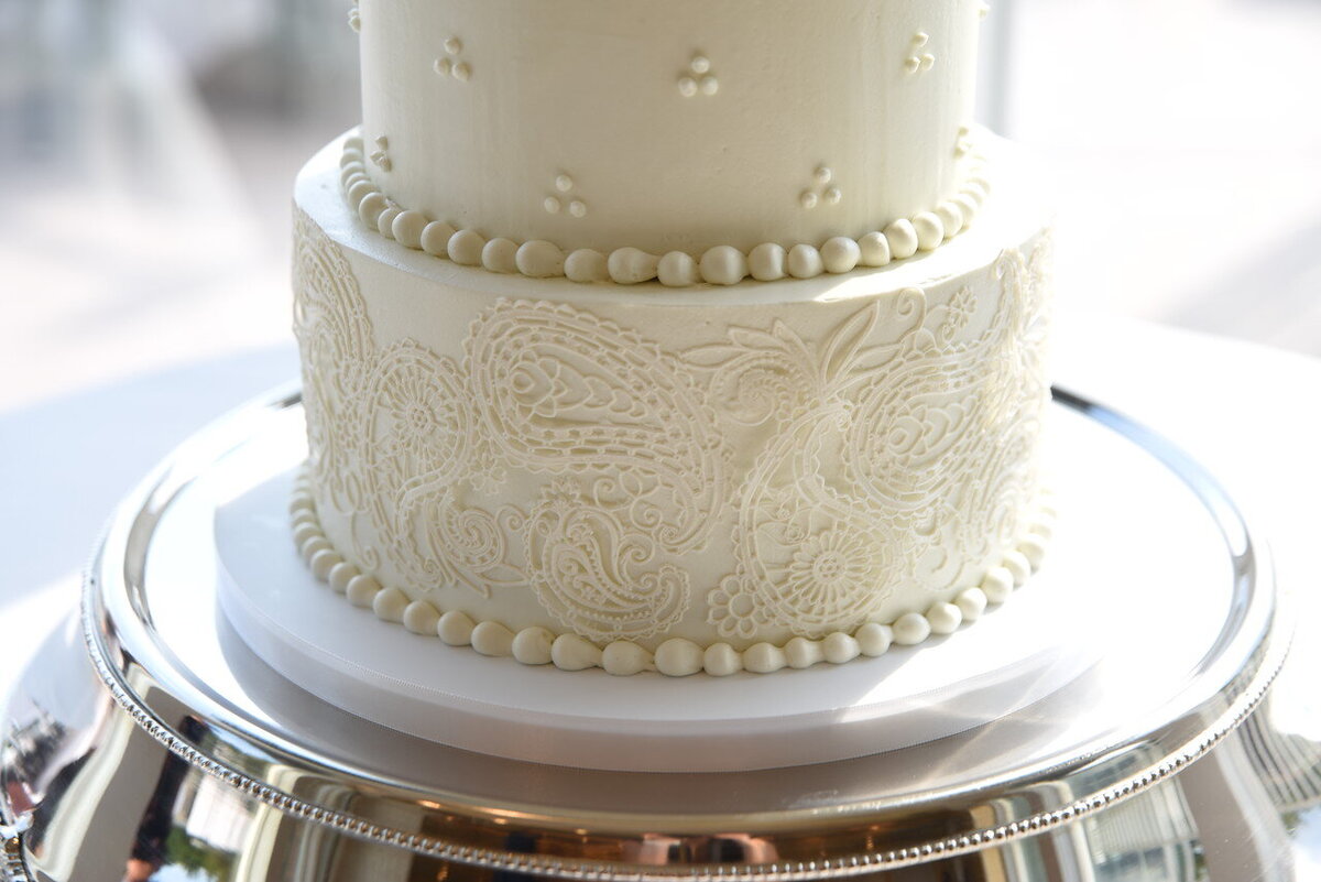 Rebecca & Robert cake1 by photog