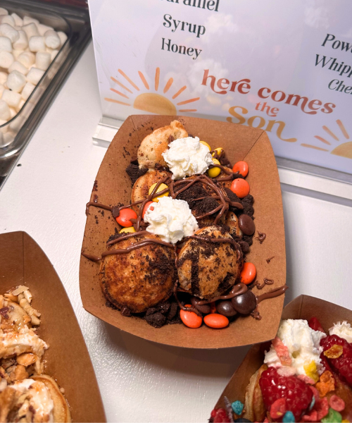Chocolate mini pancake dessert boat for events