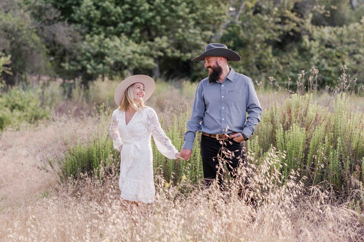 engagement-photography-san-diego-grassy-field-4