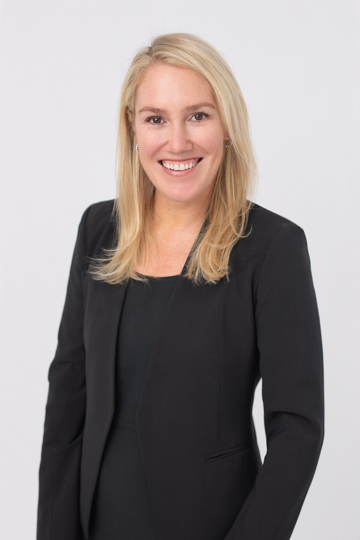 jo-bryan-photography-headshot-woman-finance-photoshoot-rye-westchester-studio-connecticut-photographer_2