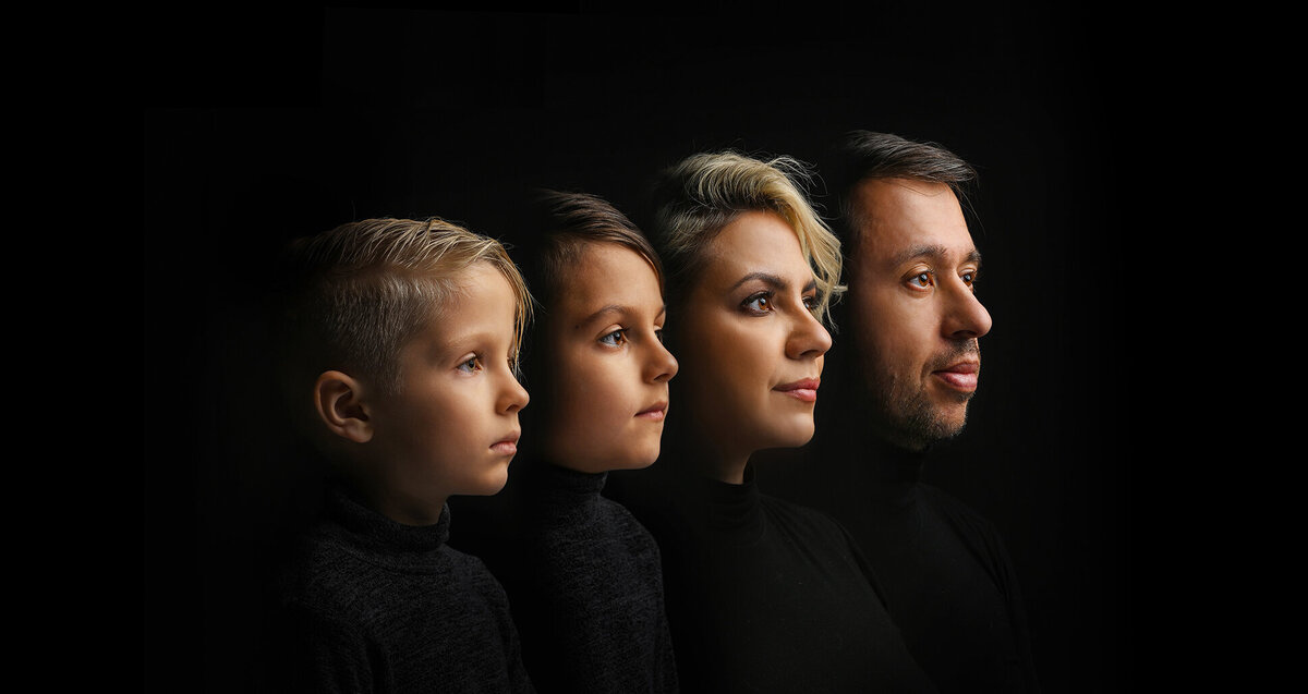 02 - Family Portrait Photographer - Lisset Galeyev Photography