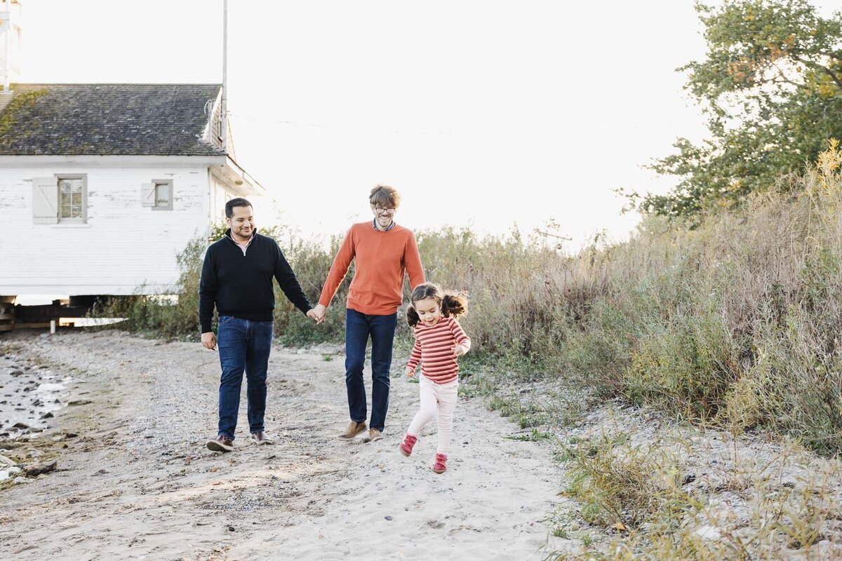 Natural-family-photos-at-toronto-cherry-beach-2