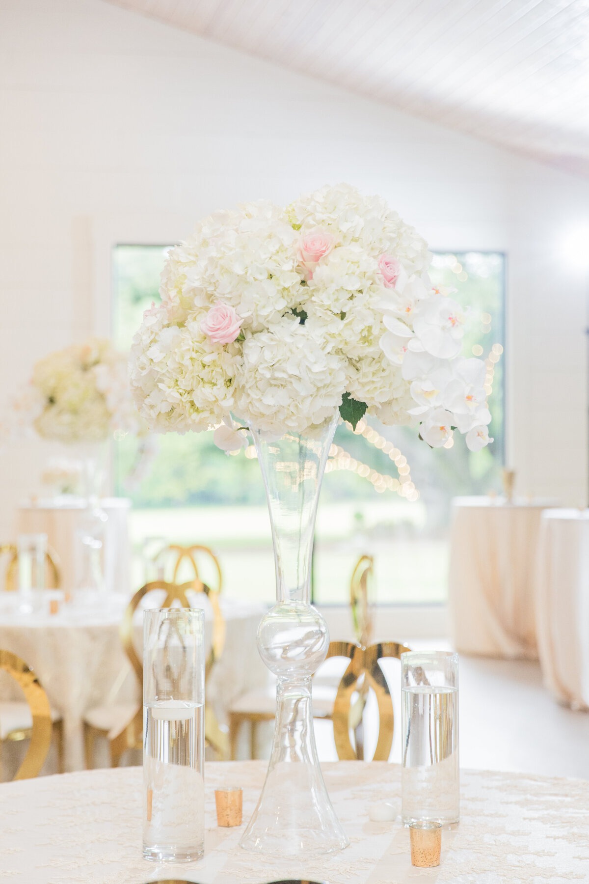 pink, white, and gold table decor at a wedding