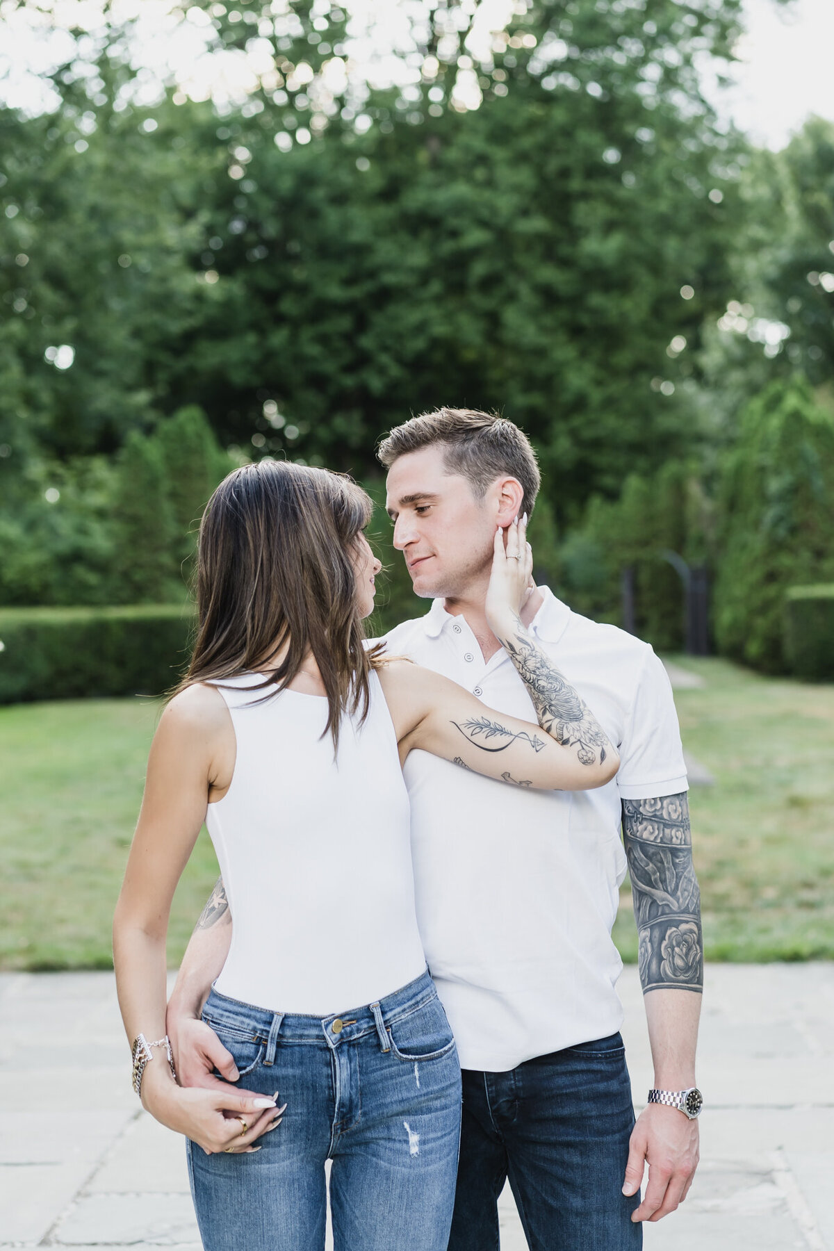 SUMMER FORD HOUSE ENGAGEMENT PHOTOS IN GROSSE POINTE, MICHIGAN PROVIDED BY KARI DAWSON18
