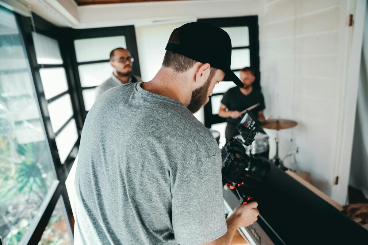 pexels-kyleloftusstudios-2877331