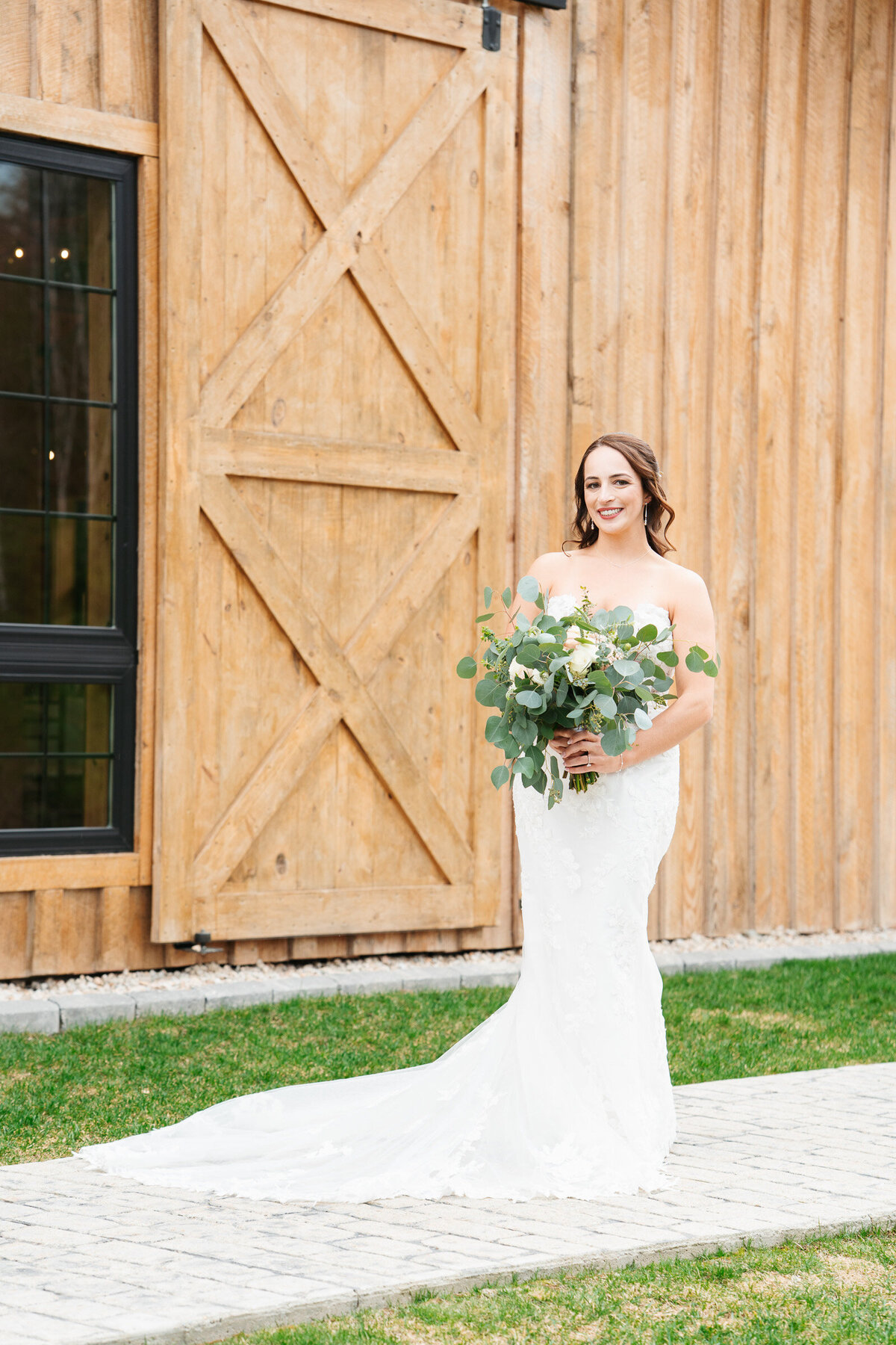 Barn at Bull Meadow wedding photos featuring natural, romantic portraits in the New Hampshire countryside.