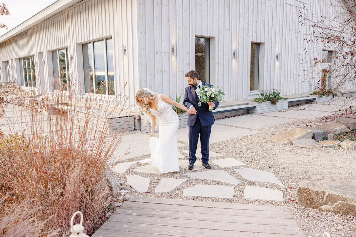 sarah-mike-belvedere-wakefield-quebec-wedding-grey-loft-studio-2021-164