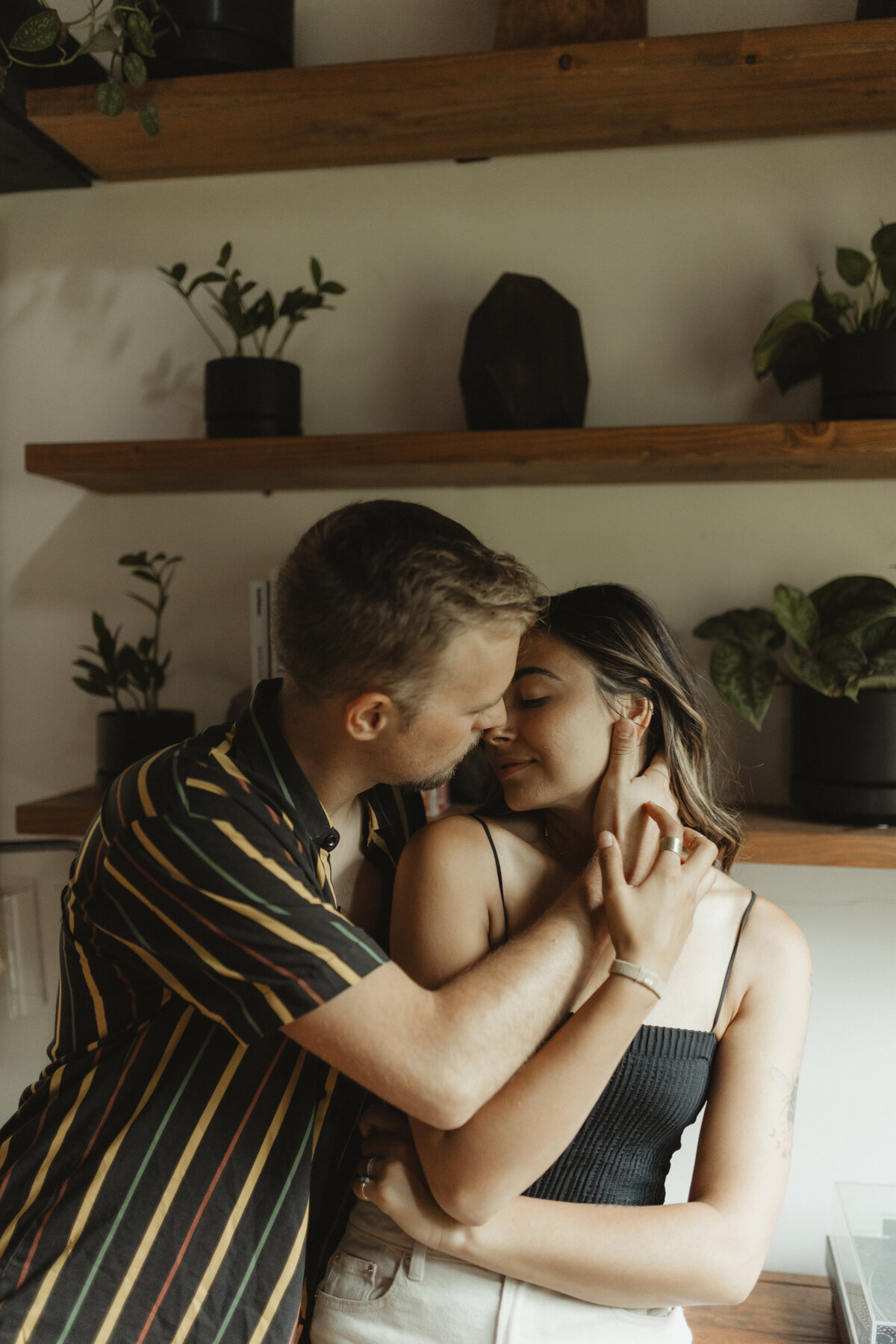 casualcouplesinhomesessionkansascityphotographer-61