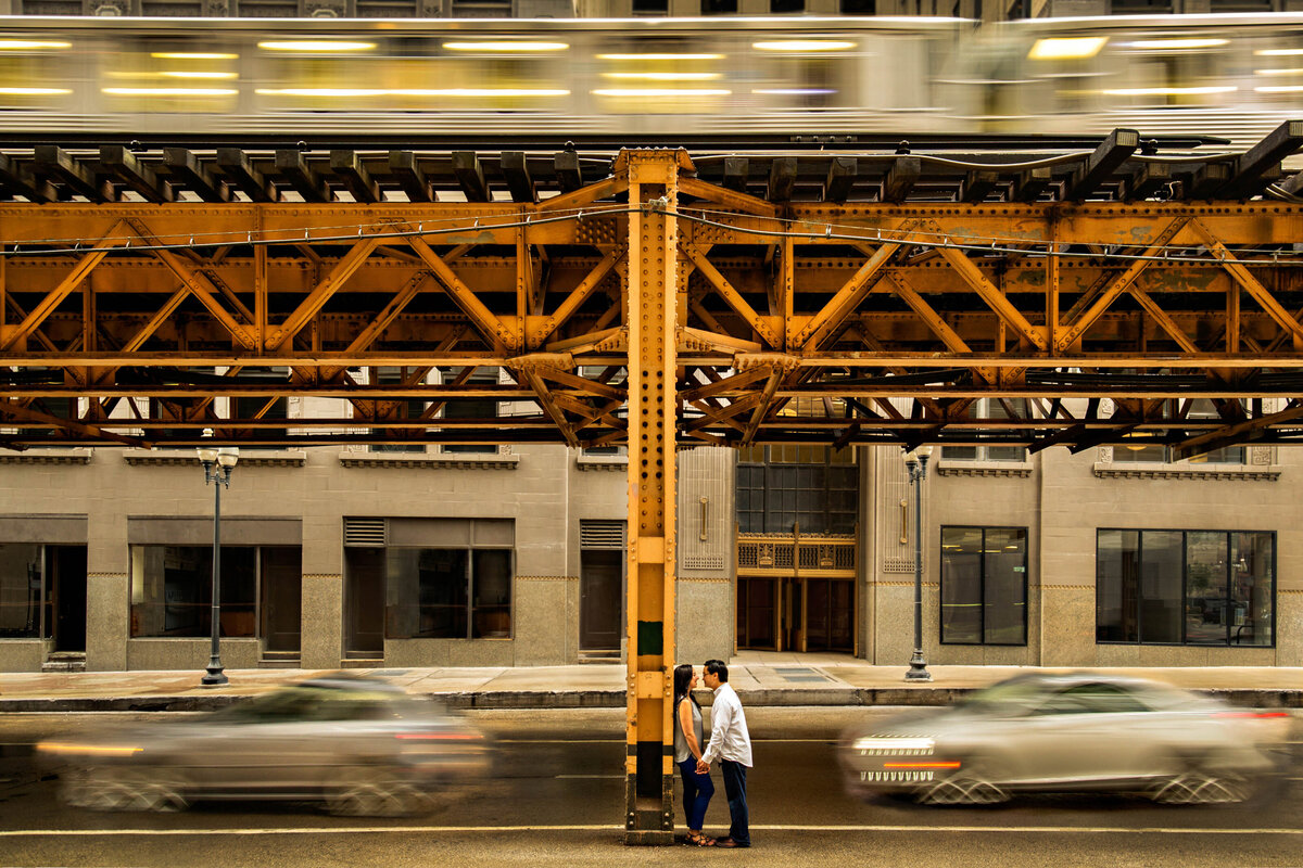 downtown-chicago-couples-portrait