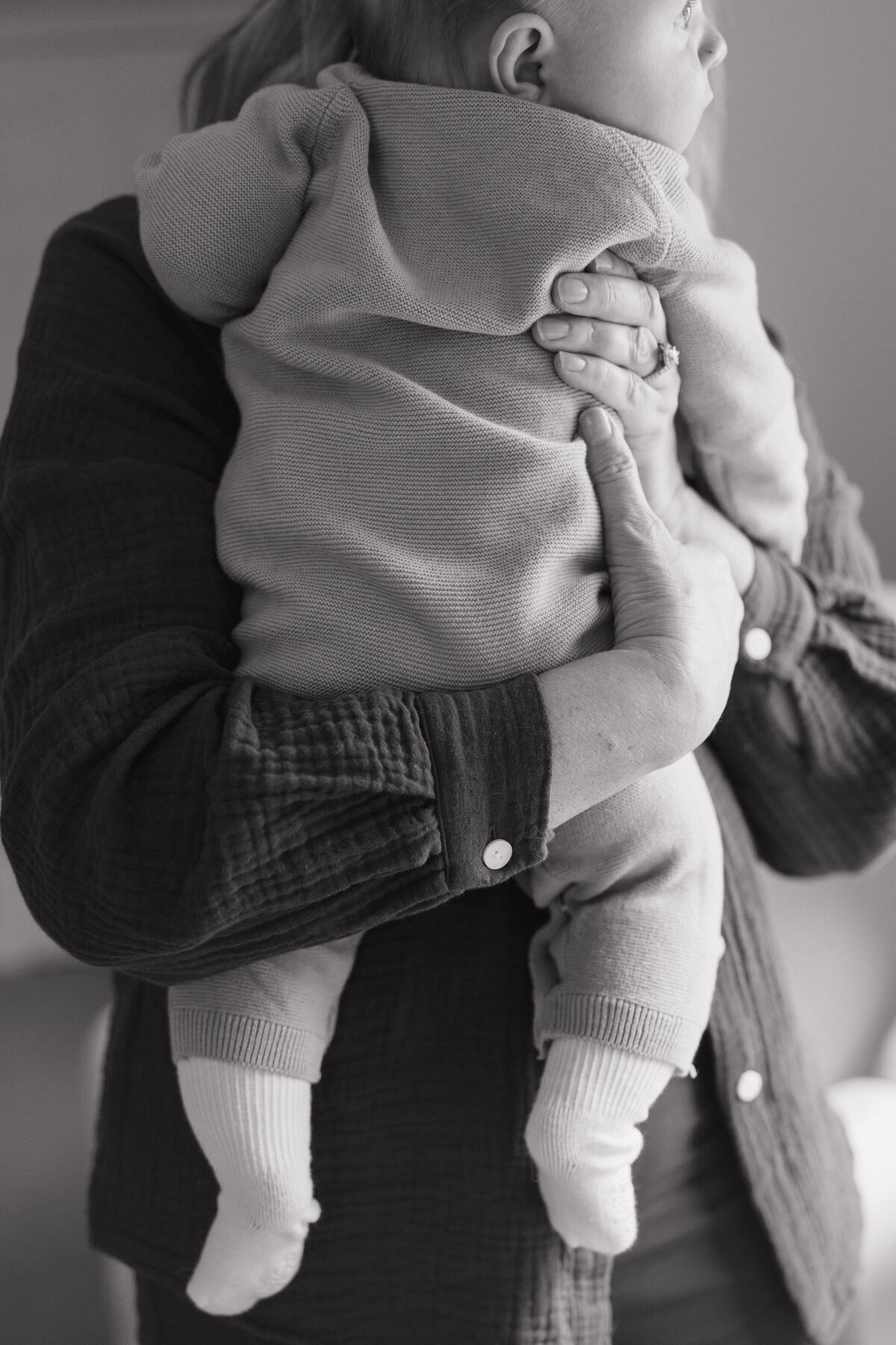 Indianapolis newborn photographer candid father baby photo