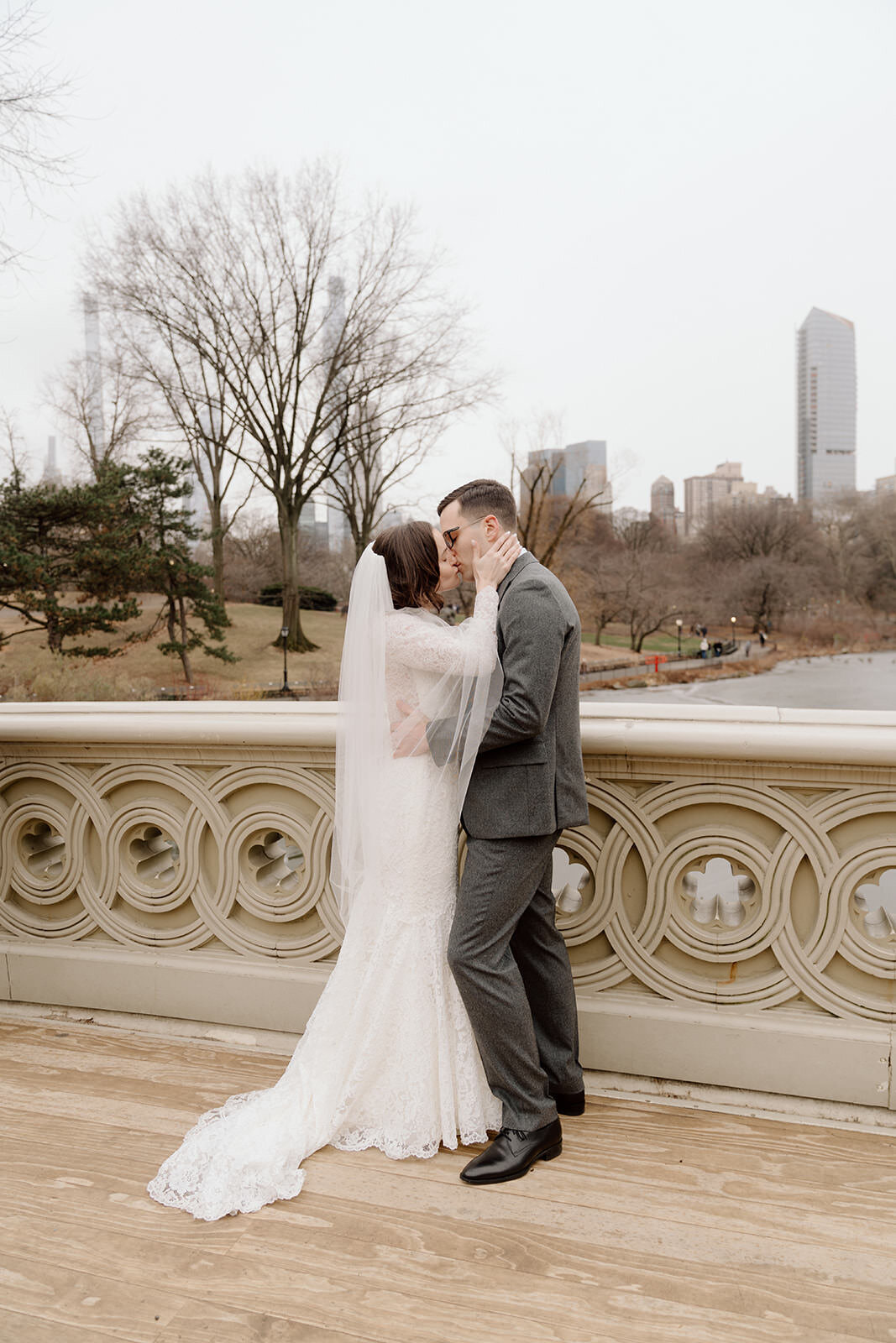 Intimate winter wedding at Central Park NYC | Oduma photography-38