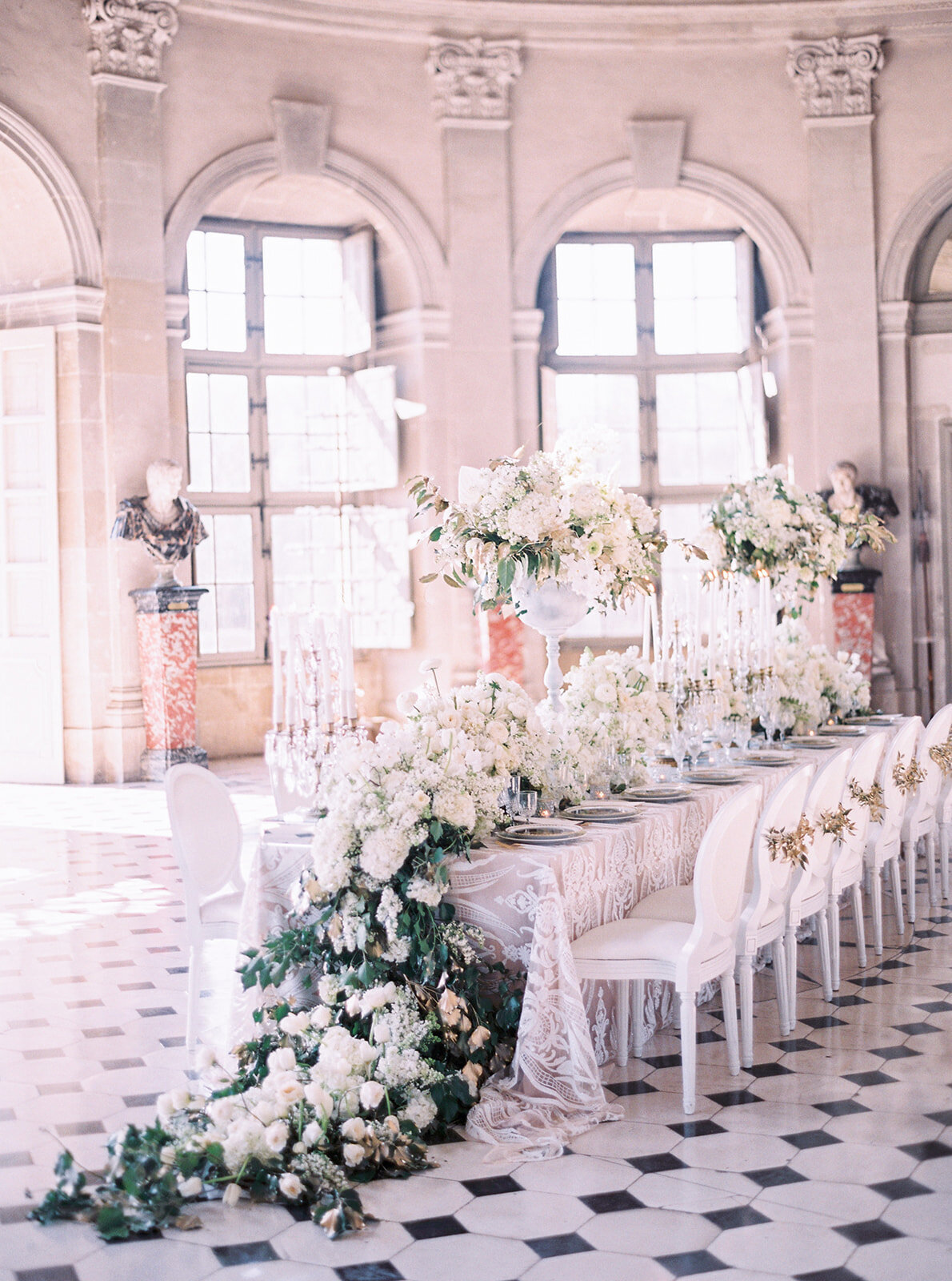 The photo at Chateau Vaux le Vicomte, one of the top destination wedding venues in France, was taken by photographer Audrey FORA. In addition to the photographer, East West Films Videographers also captured the beautiful scene.