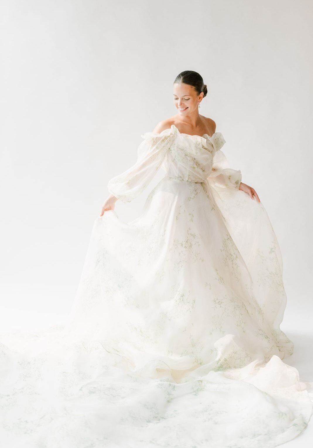 Monique-Lhuillier-Bloom-30-portrait