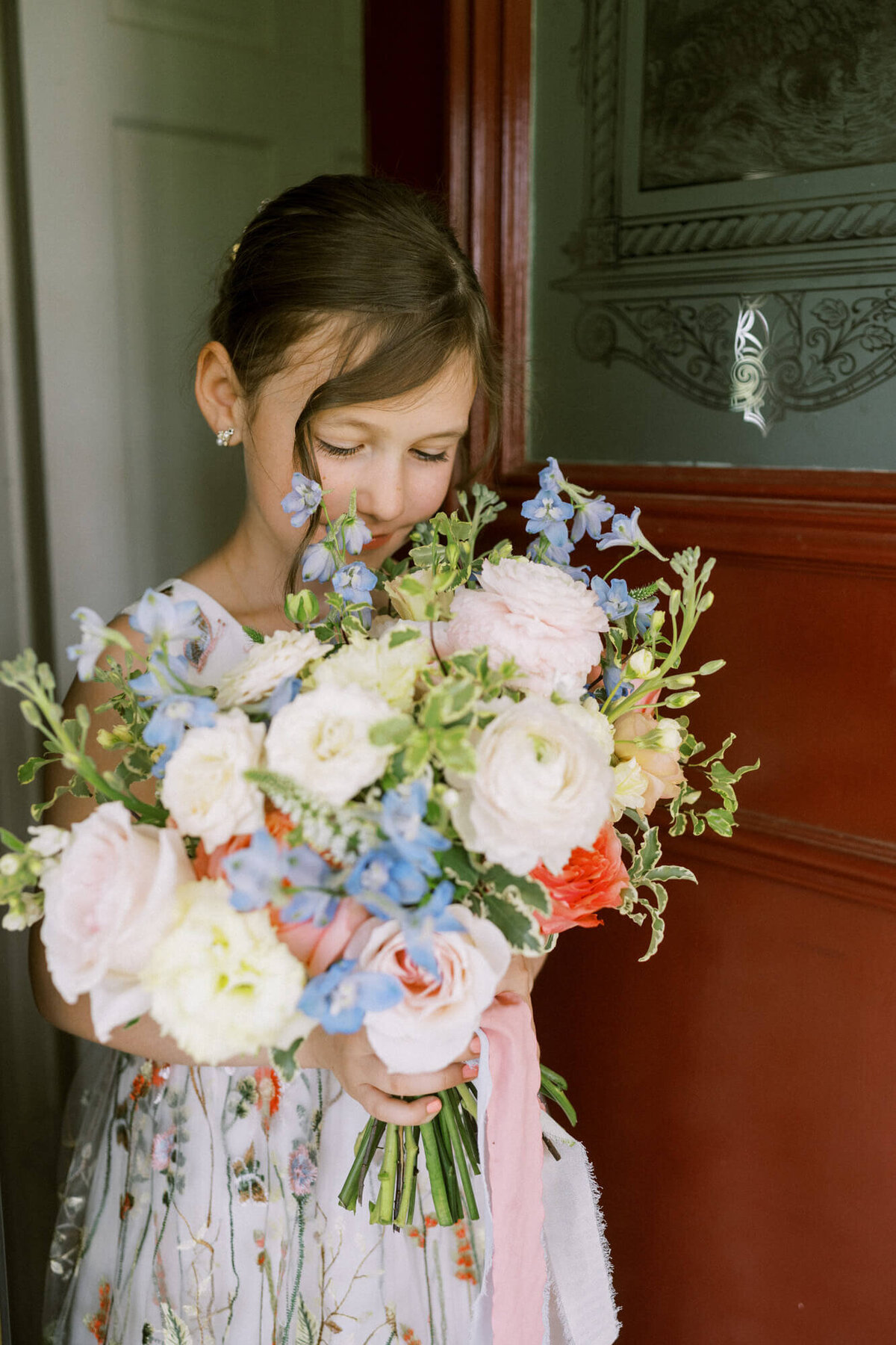 daughter-holding-bridal-bouquet-flowers