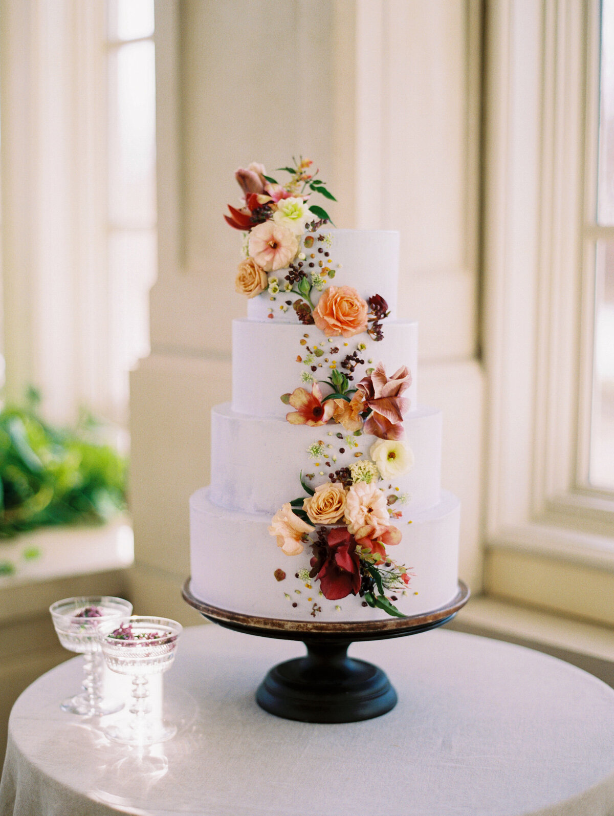 max-owens-design-flower-installations-wedding-12-cake