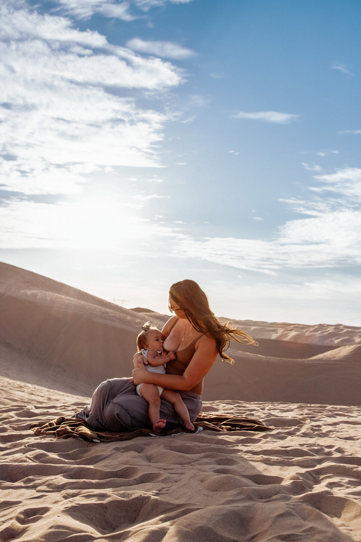 mother feeds baby in phoenix Arizoma