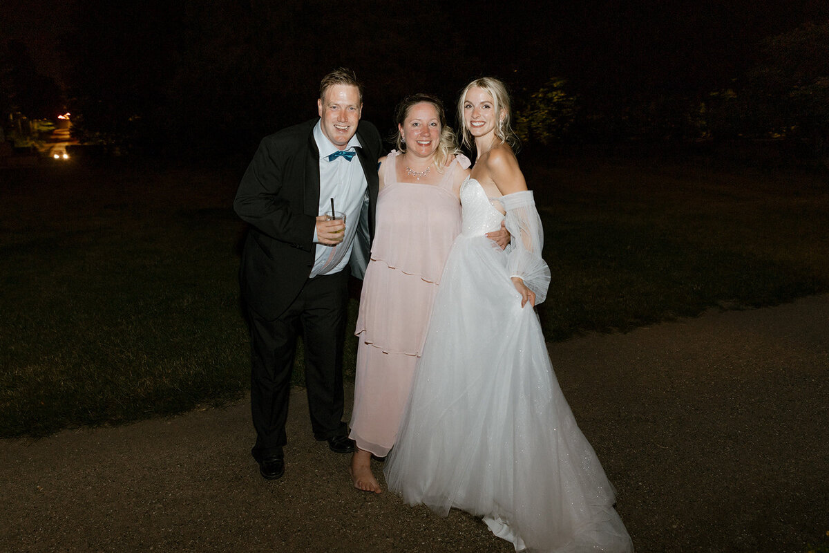 00004intimate-documentary-wedding-lisa-lark-photograph